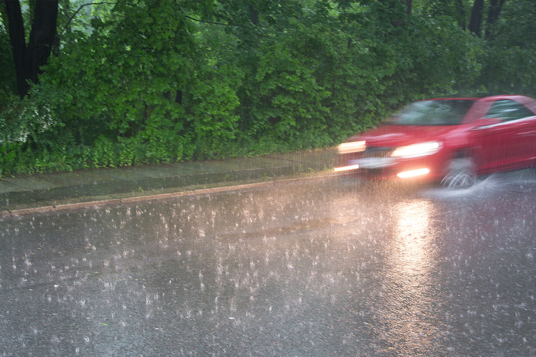 what to do when hydroplaning