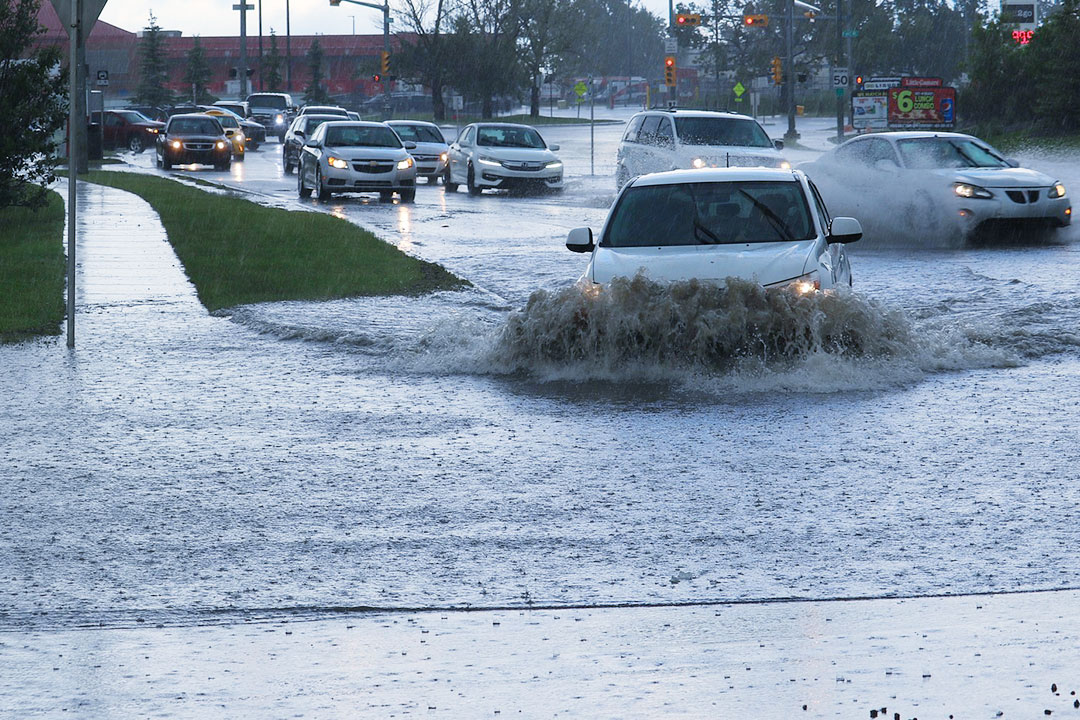 cars stuck in a flash flood emergency