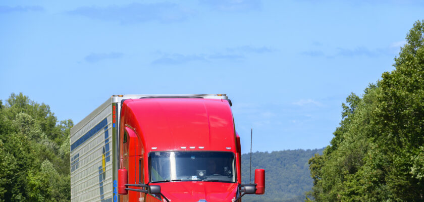 Missouri commercial trucking vehicle on interstate roadway